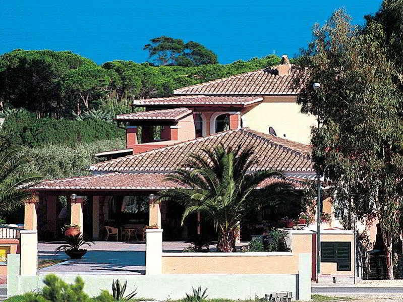 Le Palme Club Hotel Cala Liberotto Exterior photo